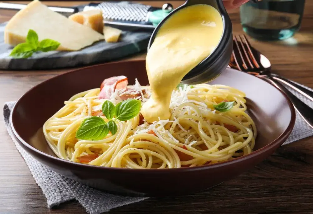 Szybki i prosty sos serowy do spaghetti – idealny na każdą okazję