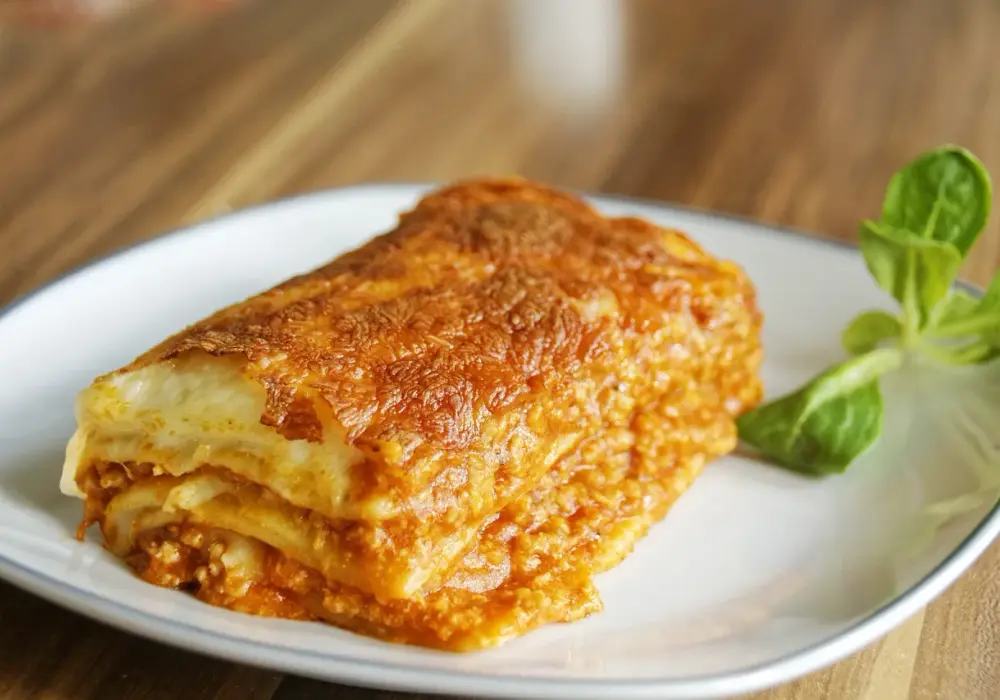 Jak zrobić lasagne z mięsem mielonym i sosem bolognese - prosty przepis