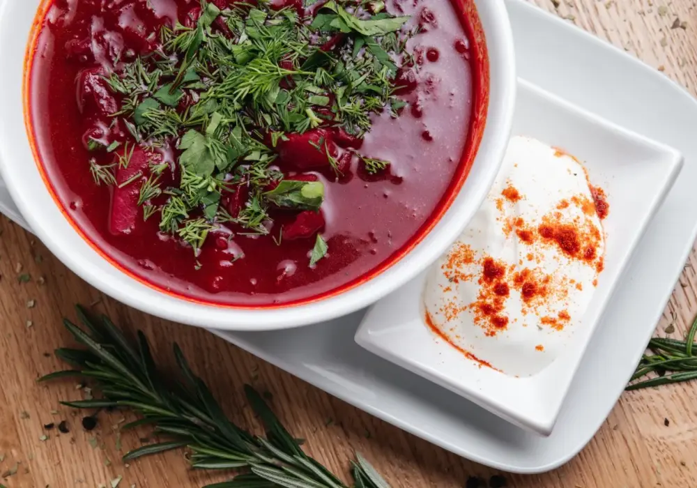 Zupa buraczkowa jak u babci – przepis na smak dzieciństwa