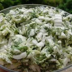 Sałatka jak z chińskiej restauracji - idealny przepis na smakowitość