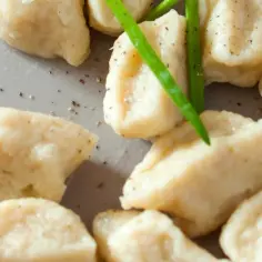 Kopytka z jakim sosem? Odkryj najlepsze smaki, które zachwycą