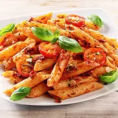 Pyszny makaron penne z pomidorami – prosty przepis na obiad