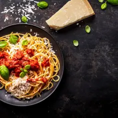 Kalorie sosu spaghetti: ile naprawdę mają różne sosy?