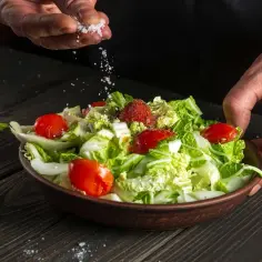 Jakie przyprawy do sałatki jarzynowej, by wydobyć pełnię smaku?