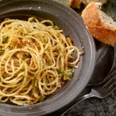 Spaghetti aglio e olio – prosty przepis na włoskie danie, które zachwyca