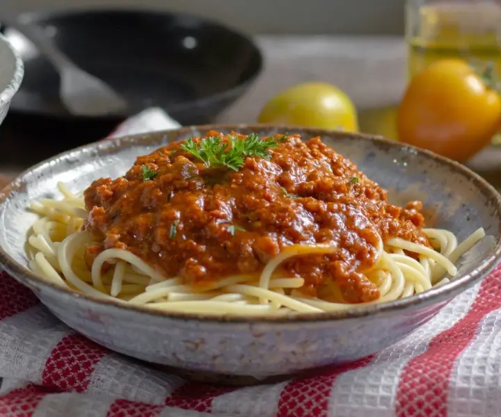 Ile kcal ma spaghetti bolognese z makaronem? Zaskakujące kalorie!