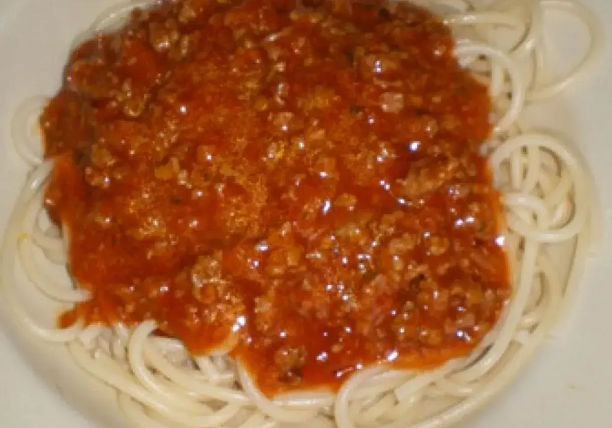 Zdjęcie Jak pasteryzować sos do spaghetti z mięsem mielonym, aby nie stracić smaku