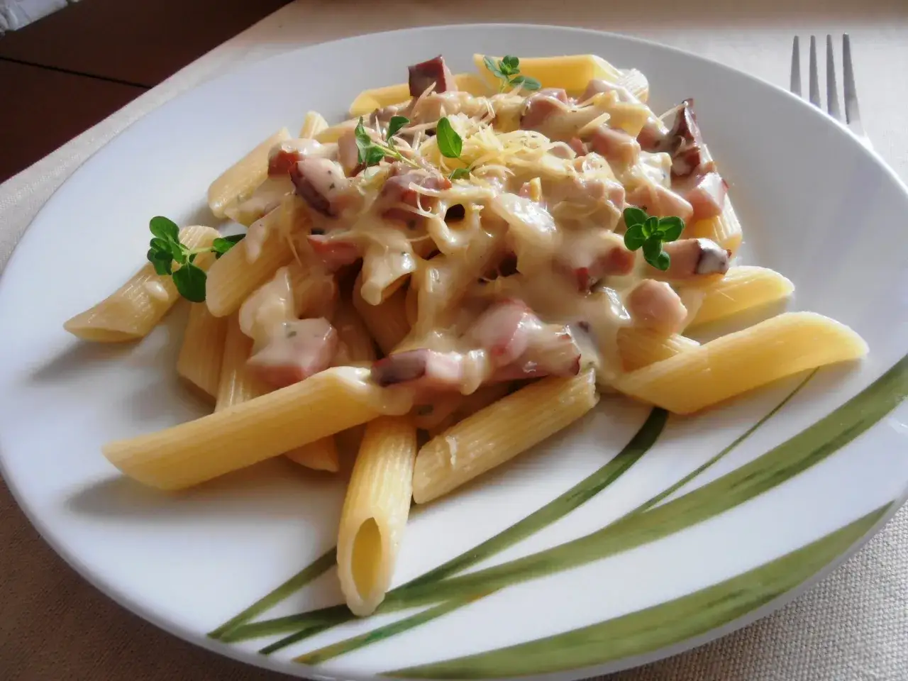 Zdjęcie Pyszna carbonara z penne – łatwy przepis na włoską klasykę