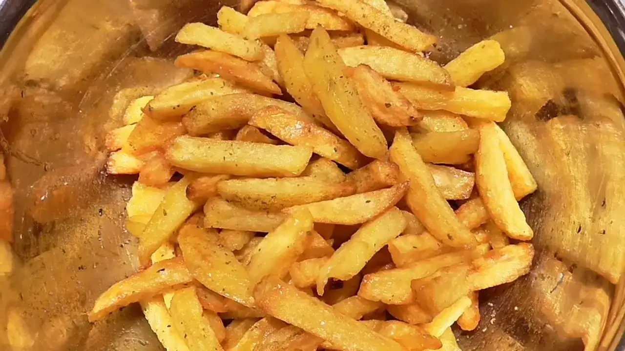 Zdjęcie Jak zrobić frytki na patelni - prosta receptura na chrupiące frytki