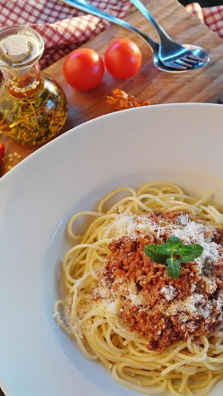 Zdjęcie Ile kalorii ma sos do spaghetti z mięsem mielonym? Zaskakujące wartości!