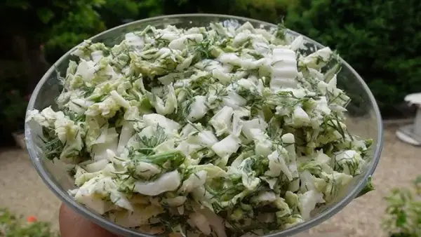 Sałatka jak z chińskiej restauracji - idealny przepis na smakowitość