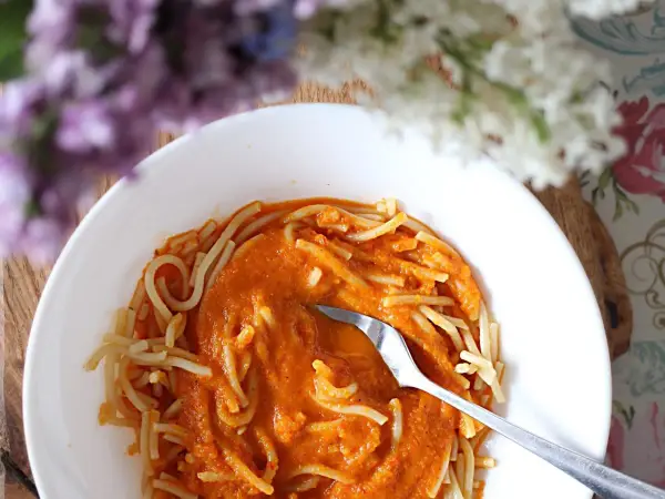 Pyszne sosy do spaghetti bez mięsa, które zachwycą Twoje podniebienie
