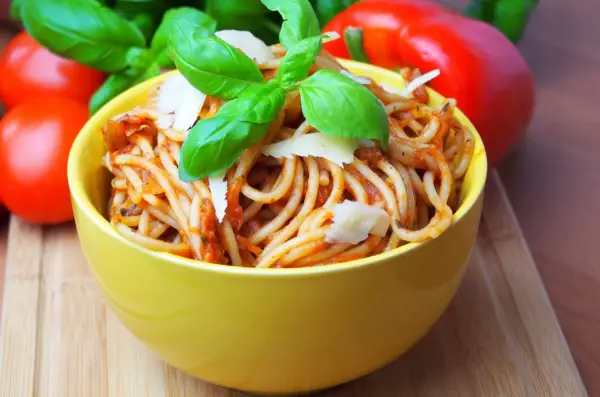 Spaghetti bolognese bez mięsa - pyszne przepisy, które zachwycą smakoszy